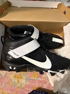 Nike Black and White Cleats with Strap - Football Sneakers